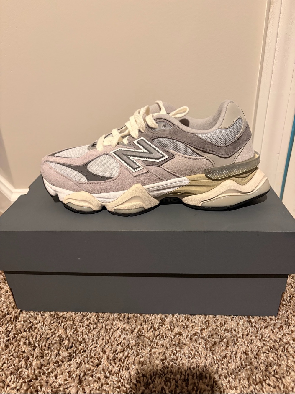 New Balance Women's Gray and Cream Chunky Sneaker
